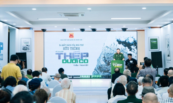 Gần 60 năm sau trận Làng Vây, nhà thơ Hữu Thỉnh ra mắt tiểu thuyết đầu tay 'Thép dưới cỏ'
