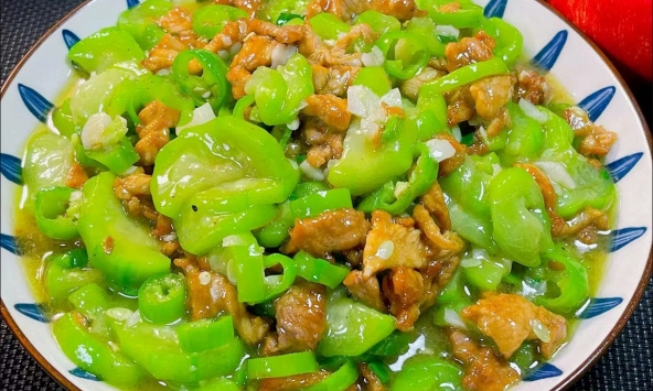 SK check: Cặp vợ chồng ngộ độc nguy kịch sau bữa tối, bác sĩ thở dài: Mướp, bầu, bí có 1 dấu hiệu ăn vào ngang 'thuốc độc'
