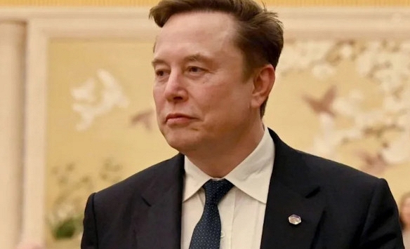 Elon Musk công khai ủng hộ lời chỉ trích khoản từ thiện 26 tỷ USD của vợ cũ Jeff Bezos: 'Tiêu một đống tiền để làm thế giới tồi thêm'