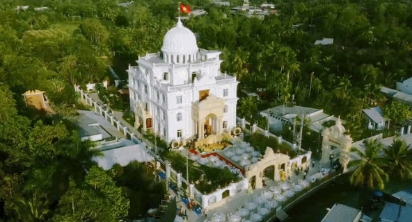 Lâu đài sáng nhất miền Tây