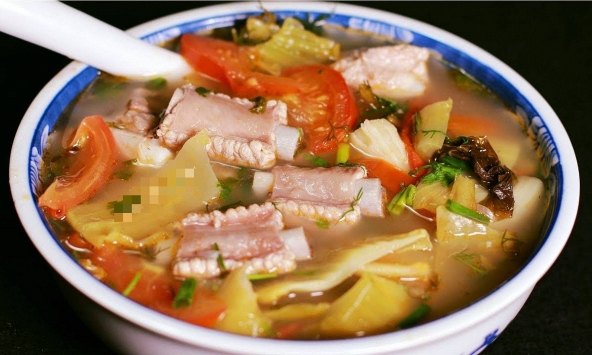 Một nhà 3 người cùng mắc ung thư tuyến giáp: 'Thủ phạm' là món rau nhiều người tưởng ăn càng nhiều càng khỏe