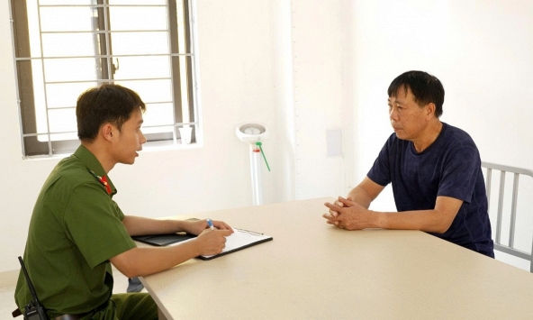 Điều tra giao dịch 120 triệu đồng, công an bắt Phan Văn Trường SN 1965 và 3 người