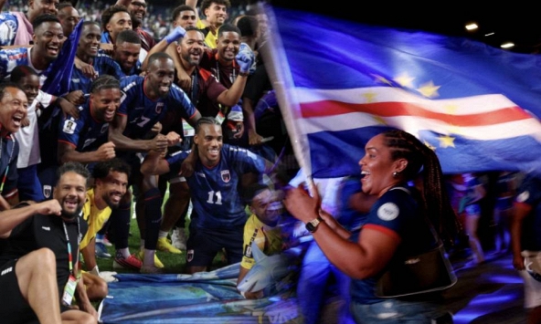 'Giờ đây cờ Cape Verde ở khắp mọi nơi': World Cup 2026 đã thay đổi cuộc sống tại quốc đảo nhỏ bé như thế nào?