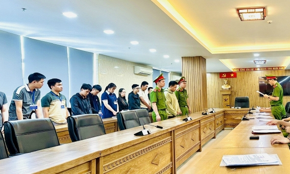 2 nhân viên ngân hàng bị khởi tố