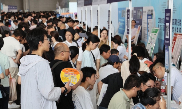 Phanh phui đường dây 'giúp vào Đại Học' ở Trung Quốc: 'Chuyên gia' chưa đầy 2 tháng kinh nghiệm vẫn hứa hẹn đưa được học sinh vào trường top