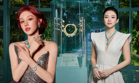 Tại sao đá ngọc lam vốn được xem là 'bình dân' lại dùng làm trang sức cao cấp cho Chương Tử Di?