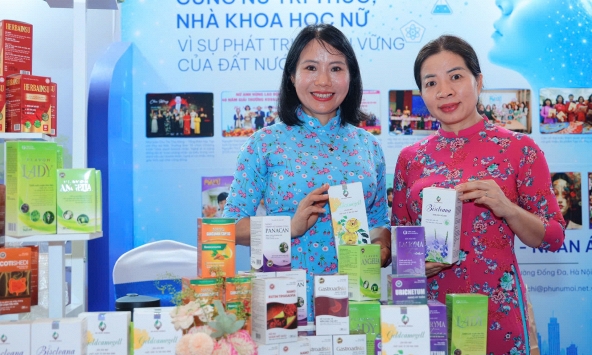 Hai nữ tiến sĩ và hành trình biến cây thuốc Việt thành sản phẩm chăm sóc sức khỏe