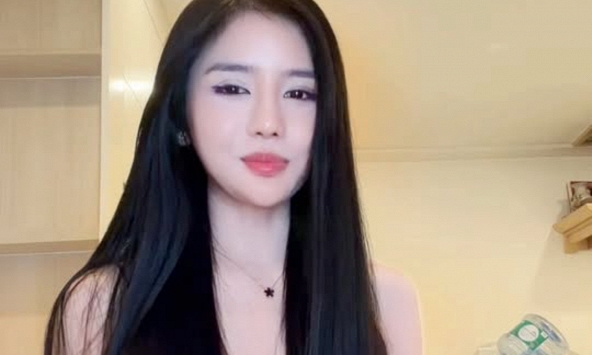 Thêm một hot girl 'tân binh' muốn vào bếp, nấu ăn vừa ngon lại vừa 'bổ mắt' thế này bảo sao ai cũng mê