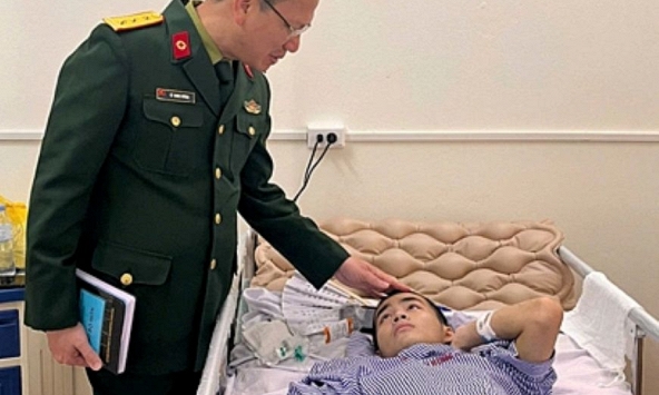 Kỳ tích y khoa: Bệnh viện 103 báo động đỏ, dốc toàn lực hồi sinh thiếu niên 17 tuổi bị tai nạn chỉ còn một nửa cơ thể