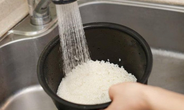 Lời khuyên cho những ai thường vo gạo trong nồi cơm