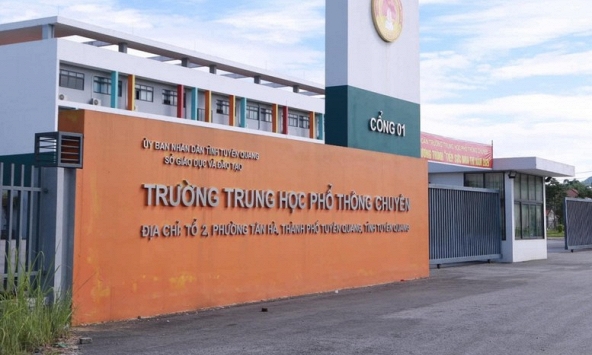 Cập nhật: Đang họp báo vụ 147 điểm 10 môn Toán ở Tuyên Quang