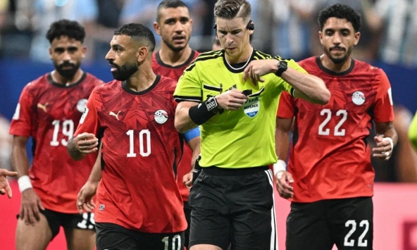 Chân dung trọng tài chính trong trận Ai Cập - Argentina: Theo nghề từ 13 tuổi, từng khiến cả châu Âu phải ngả mũ