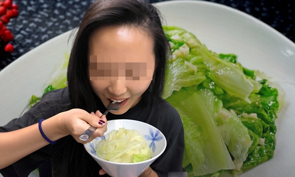Chỉ ăn rau luộc suốt 6 tháng, cô gái 25 tuổi tuyến tụy bị “ăn mòn” hoàn toàn