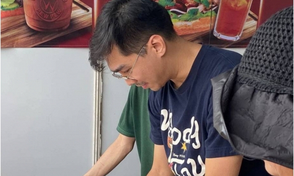 Người nổi tiếng mở chuỗi bánh mì, giặt ủi ở TP.HCM, Hà Nội: Từng trắng tay bán xe máy trả nợ, cưới vợ về vẫn ở nhà thuê