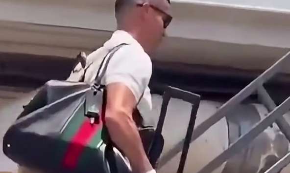 Ronaldo xách vali về nước bằng chuyên cơ 81 triệu USD