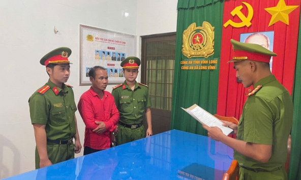 Thi hành lệnh giữ người trong trường hợp khẩn cấp đối với Ngô Văn Mười Hai SN 1986