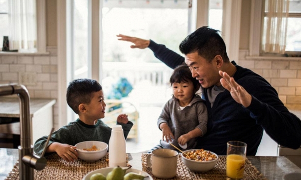 Vòng lặp gia đình tàn nhẫn: Cha mẹ hết lòng 'nuôi con phòng già', cuối đời phần lớn lại bị con cái xa lánh