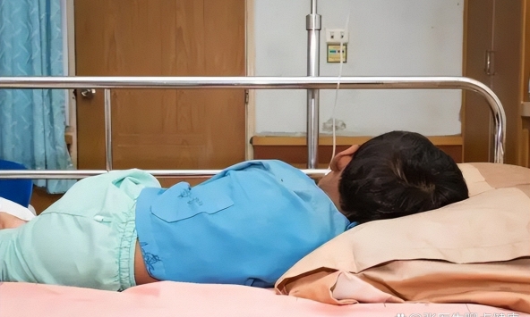 Bé trai 7 tuổi chỉ bị cúm thông thường nhưng suy đa tạng tử vong: Hậu quả từ thói quen dùng loại thuốc 'quen mặt' trong nhiều gia đình