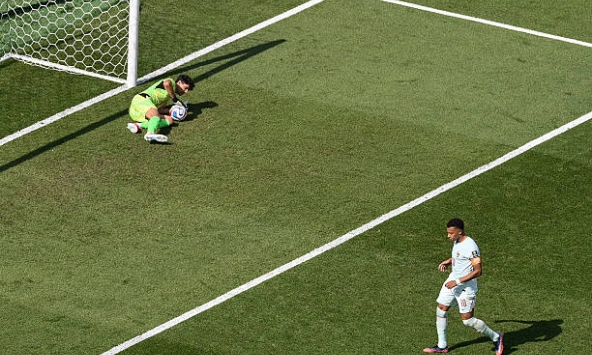 Trọng tài Argentina bị chỉ trích dữ dội vì 'tra tấn tâm lý' khiến Mbappe sút hỏng phạt đền