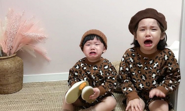 Từ khi có em, bố mẹ bắt đầu thấy con lớn 'hư và không biết điều': Dấu hiệu báo động trong gia đình sinh con thứ