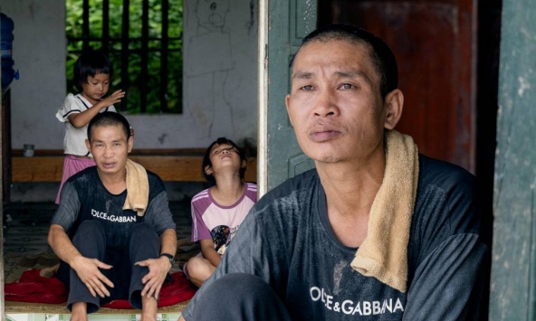 Xót xa hoàn cảnh của một gia đình ở Phú Thọ: Cha bại liệt sau tai nạn, mẹ bỏ đi, 5 đứa trẻ mịt mờ tương lai