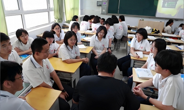 Giáo viên chủ nhiệm 20 năm nói thẳng: Điểm số chỉ là bề nổi, đây mới là 3 kiểu học sinh sau này ra đời dễ thành công nhất
