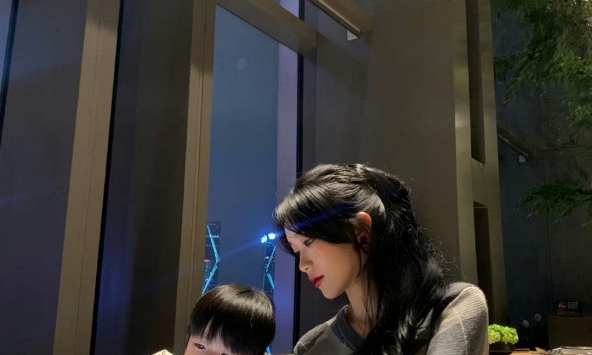 Làm sao để cùng con đi qua những giông bão cảm xúc?