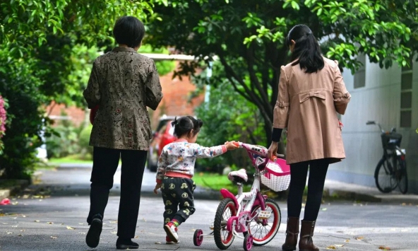 Nhiều bố mẹ đang nuôi con kiểu 'nửa vời': Người lớn vô tâm nhưng chịu thiệt chính là những đứa trẻ