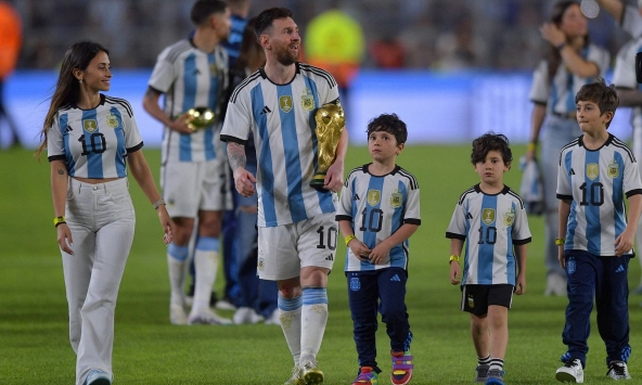 Lionel Messi - Từ cậu bé không thể lớn, đến huyền thoại World Cup
