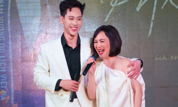 Nam thần cao 1m83 vừa đăng quang Á vương đã lấn sân ca hát, mẹ là NSƯT nổi tiếng