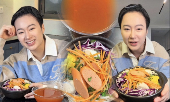Tô mì cay 35.000 của Angela Phương Trinh gây sốt vì đồ ăn ngập mặt, khách ăn xong chốt câu ' bán vì đam mê'