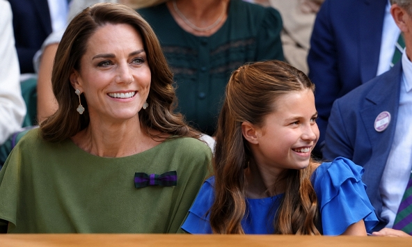 Vương phi Kate đổi sang váy xanh olive thanh lịch dự chung kết Wimbledon: Visual Công chúa Charlotte gây chú ý khi càng lớn càng giống mẹ