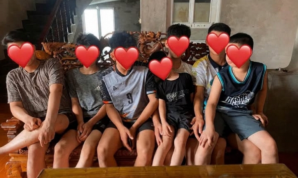 Bức ảnh này có gì mà đến nỗi 1 người mẹ phải đăng đàn 'cầu giải cứu'