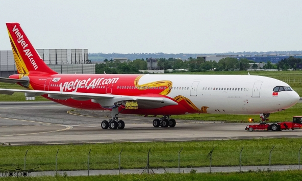 Cuối tháng 6, sân bay Pháp ghi nhận một máy lạ của Vietjet