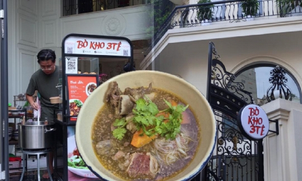 Ở biệt thự chục tỷ đi bán bò kho 55.000 đồng, chủ quán thật thà: 'Nhà của ba mẹ nên đỡ tiền thuê mặt bằng, nhân viên'