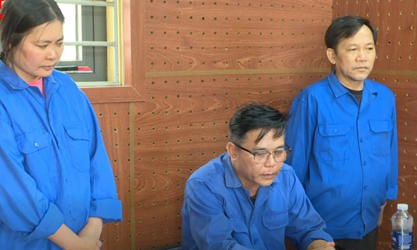 Thi hành lệnh bắt tạm giam Võ Thị Duyên 39 tuổi và 2 người đàn ông