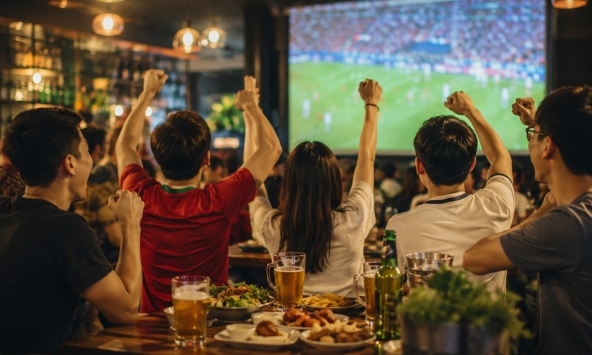 World Cup 2026 tạo cú hích cho ngành F&B: Hàng quán đông nghịt lúc 4 giờ sáng, doanh thu tăng 60-70%