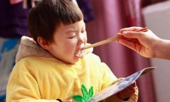 Cách hủy hoại 1 đứa trẻ nhanh nhất: Bố mẹ dọn đường không có giới hạn, con cái ngạo mạn không biết sợ ai