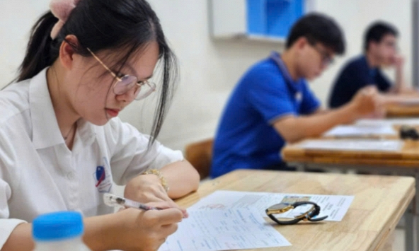 Chuyện hy hữu: Ghen tỵ bạn đạt điểm 10 môn Toán thi tốt nghiệp THPT 2026, nữ sinh lên mạng tố bạn gian lận