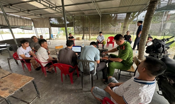 Công an điều tra giao dịch chuyển khoản 1,8 triệu đồng tại một quán tạp hoá lúc 6h sáng
