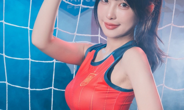 Hot girl 'chơi lớn' mùa bóng đá, cổ vũ hàng loạt đội bóng cùng lúc để 'không mất lòng' ai