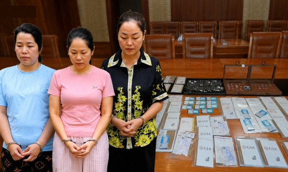 Khởi tố 31 bị can, thu 1.239 viên kim cương: Hé lộ thủ đoạn buôn lậu tinh vi của loạt chủ tiệm vàng