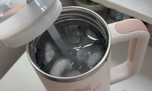 Lời khuyên cho những người hay uống nước trong bình giữ nhiệt