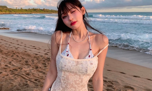 Nạp ngay 'Vitamin Sea' cùng nàng mẫu ngoại quốc xinh đẹp