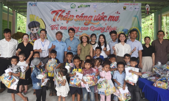 Tạp chí Phụ Nữ Mới đồng hành chương trình “Thắp sáng ước mơ” vì trẻ em vùng cao Quảng Ngãi