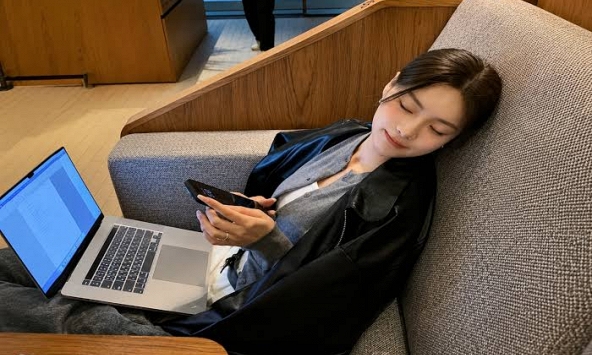 5 điều người EQ cao sẽ làm khi đêm muộn vẫn nhận được tin nhắn công việc