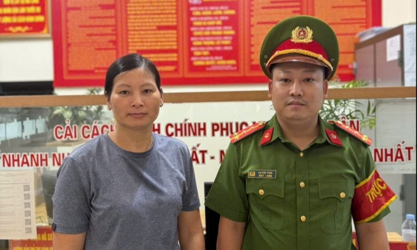 Công an hỗ trợ người dân xác minh một giao dịch chuyển khoản 400 triệu đồng