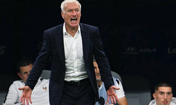 HLV Deschamps gay gắt sau thất bại của Pháp trước Tây Ban Nha: 'Trọng tài có đủ trình độ không?'