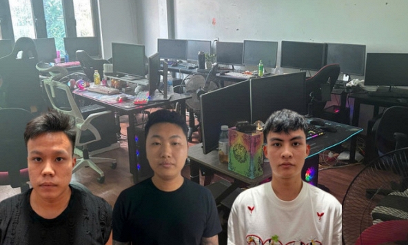 Ập vào kiểm tra căn nhà thuê, công an bắt giữ khẩn cấp Nguyễn Ngọc Anh SN 2002 và 8 người