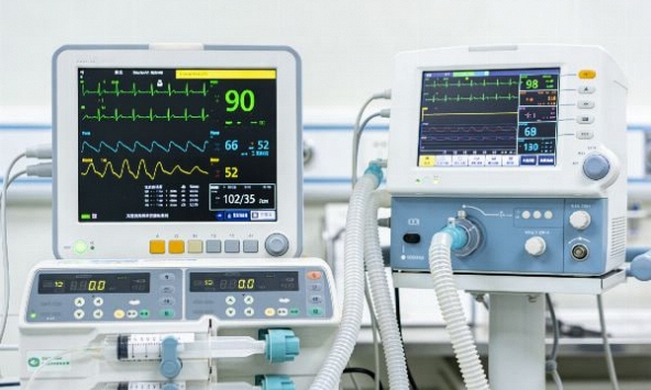 Bé 2 tuổi đuối nước trong bồn tắm: Bố 'dốc ngược' sơ cứu khiến con trào máu đường thở nguy kịch